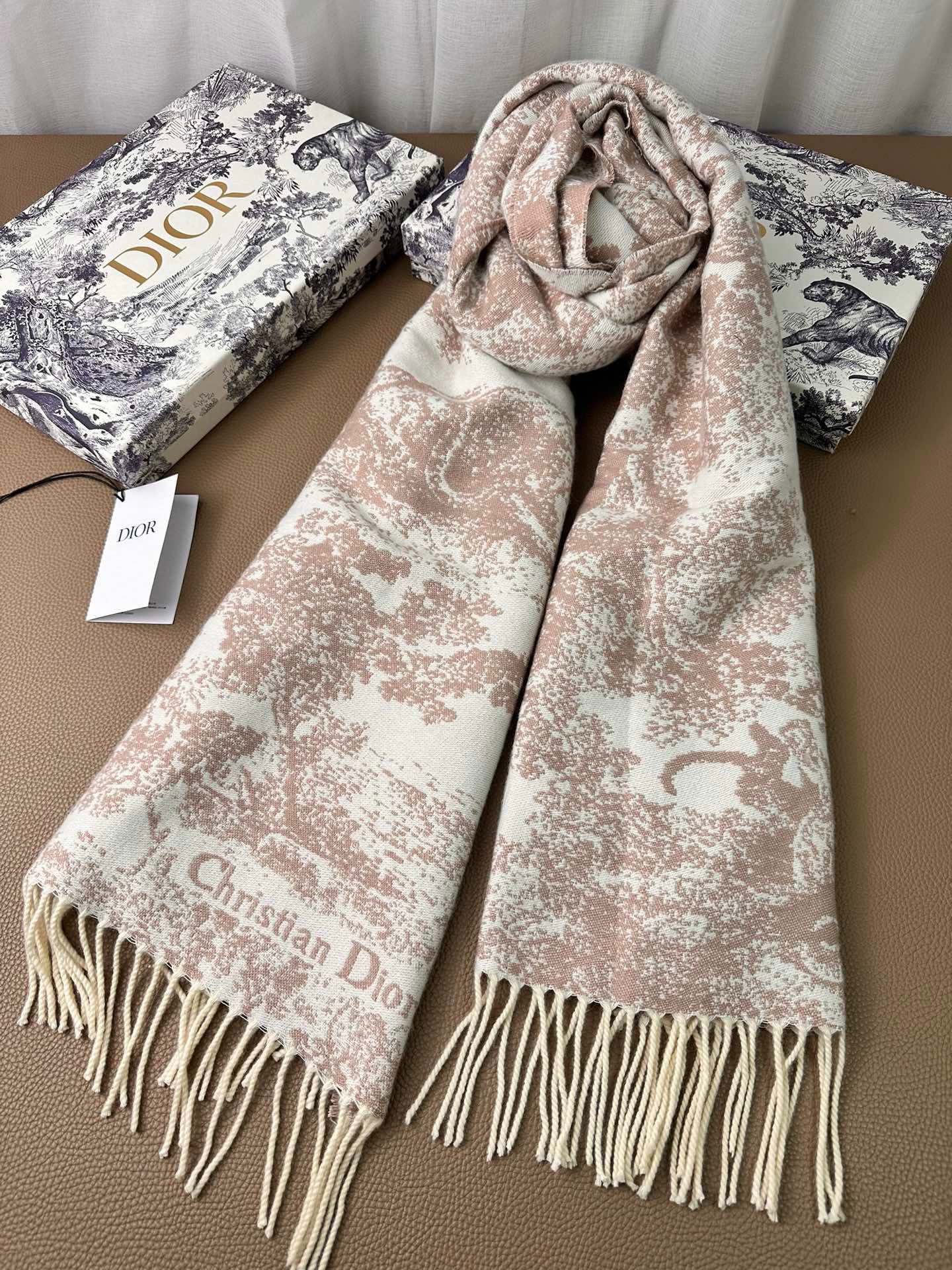 0925 Classic Soft and Comfortable Scarf