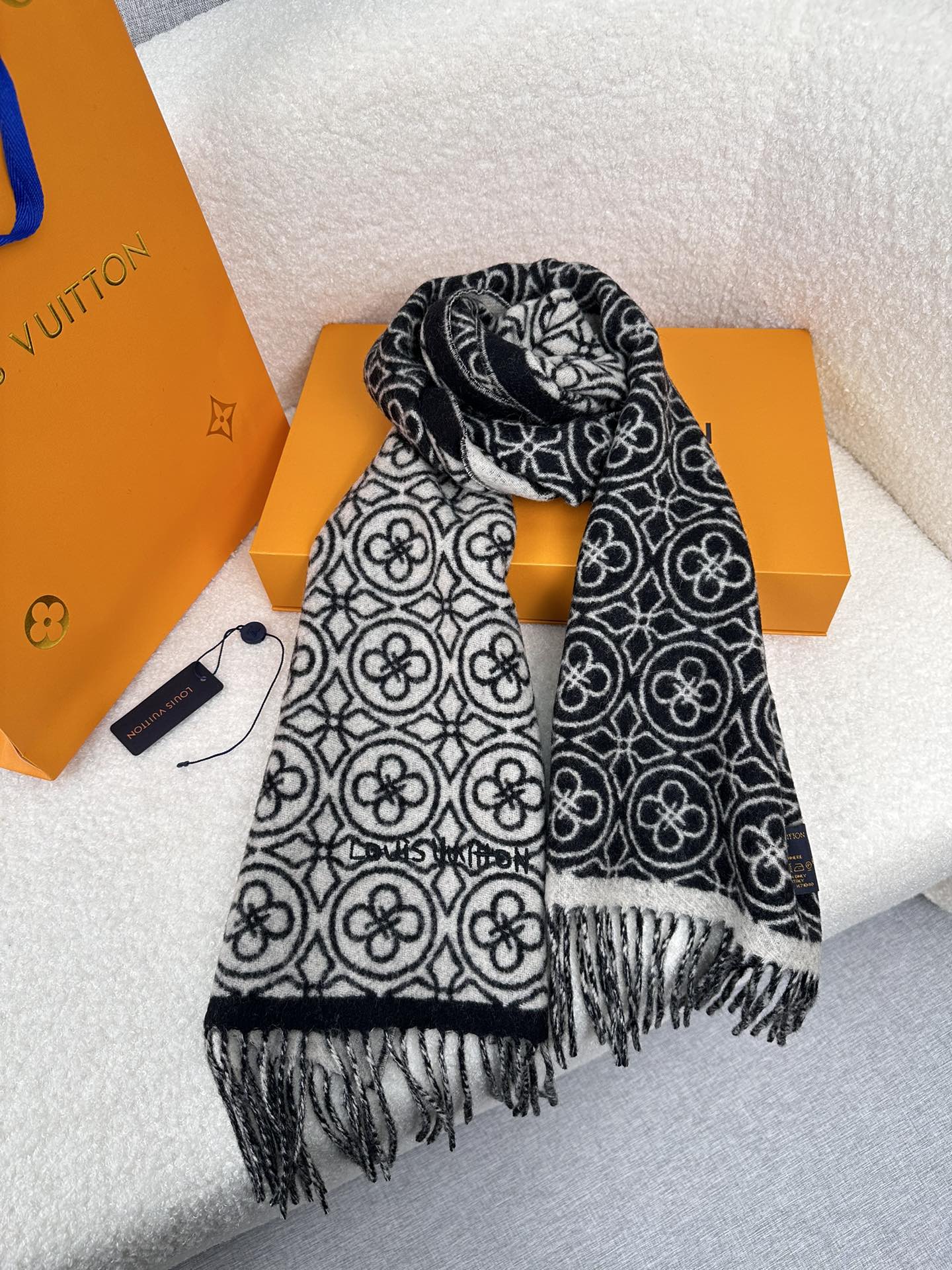 1002 Classic Soft and Comfortable Scarf