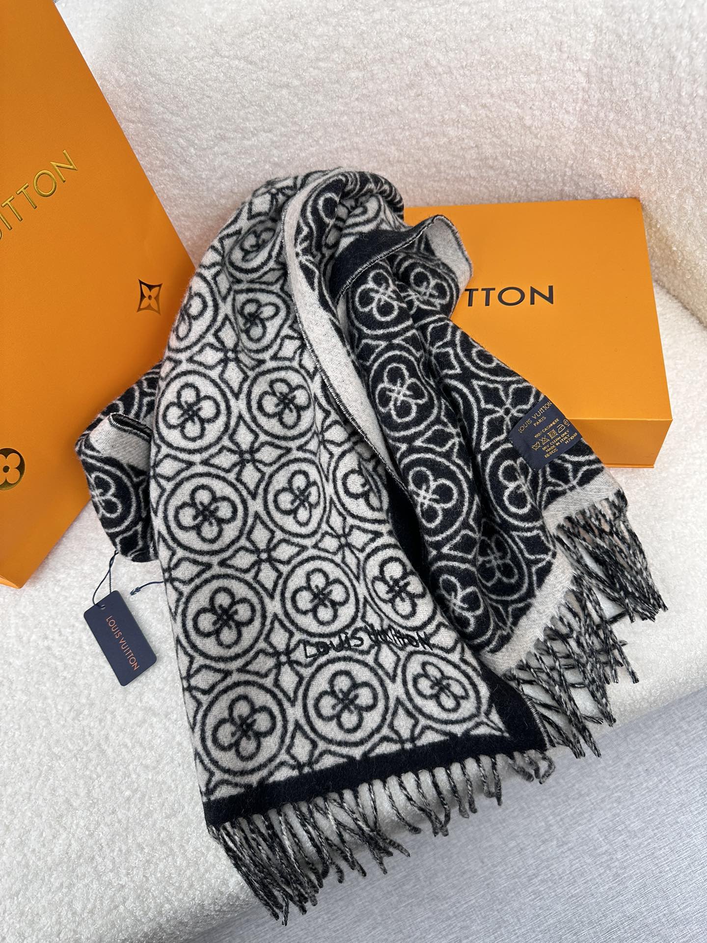 1002 Classic Soft and Comfortable Scarf