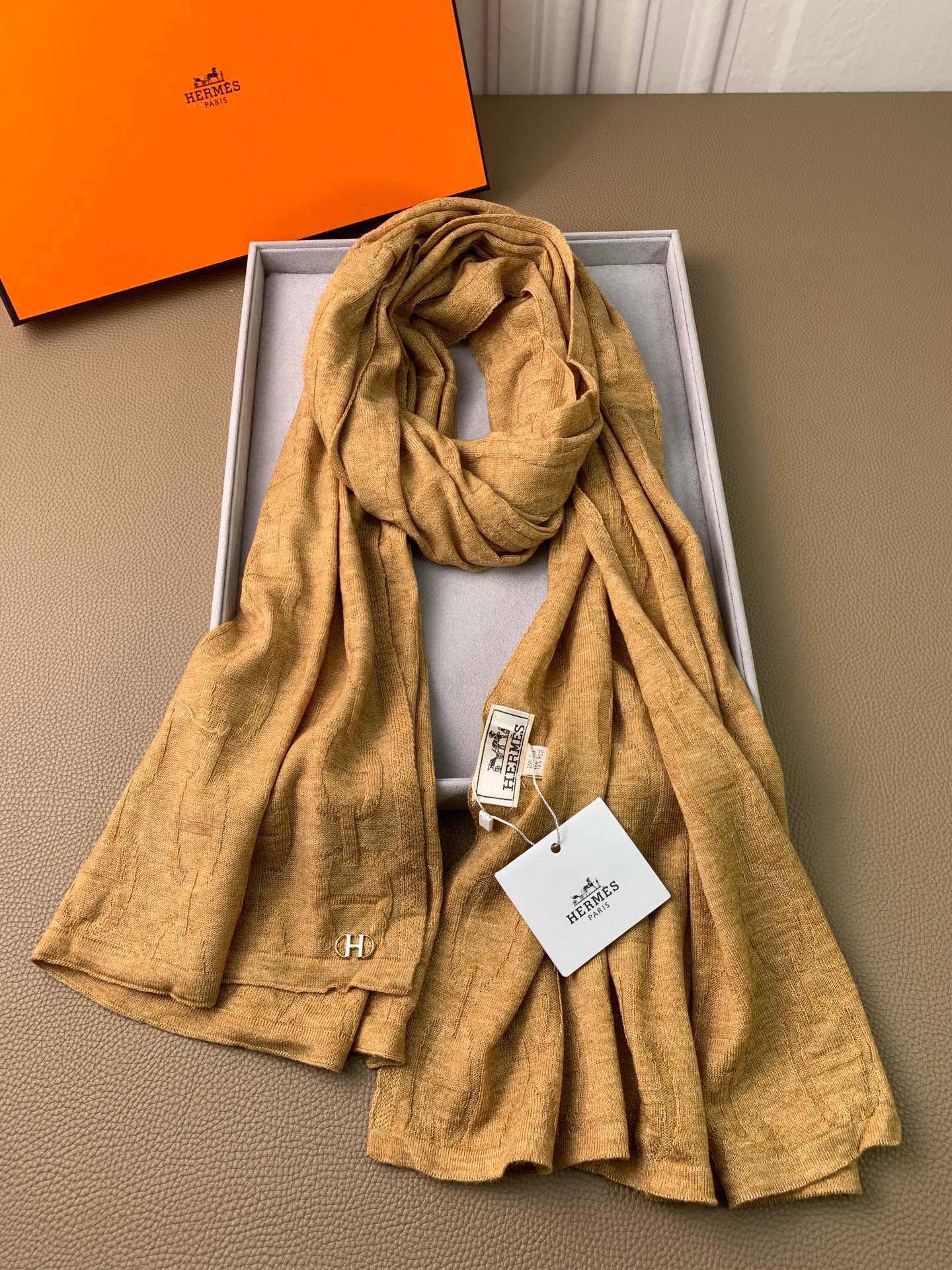 1002 Classic Soft and Comfortable Scarf